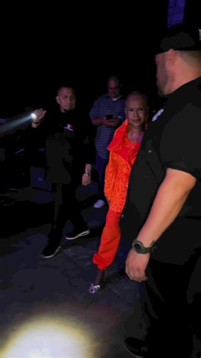 Backstage Barbara Mason walking on stage in San Diego, Ca. at the Catch you on the rebound tour presented by: Live L.A. Eventz 🔥🙌🏻 #livelaevents 🎥 : Jessie James Johnson ..............#barbaramason #yesimready #oldies #oldiesvibe #oldiesbutgoodies #reels #soulmusic #souldies #reelsinstagram #livemusic #oldiesbutgoodies #60s #music #singer #artist #legend #concert #60smusic | Oldies Vibes