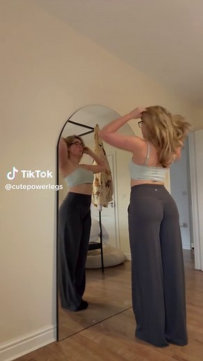 cutepowerlegs (@cutepowerlegs)’s videos with original sound - anastasia jane