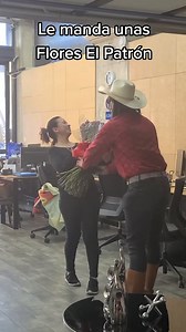 El patrón llegando hasta la oficina de la señorita Elizabeth. | Flores El Patrón