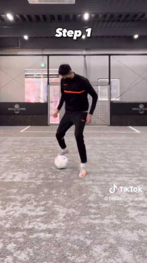 CR7 Skill Combo Tutorial 🕺🏻 #파트너크리에이터 #틱톡스포츠 #호날두 #cristianoronaldo #cristiano #cr7 #ronaldo #belikecristiano #soccer #football #축구 #footballskills #풋살 #축덕 #맨유 #맨체스터유나이티드 #mufc