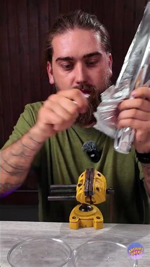 This Chemistry Trick Makes REAL Electricity 🤯🧪 #WeirdScience #ViralHack