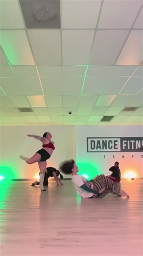 Tonight was the first class in a while where I felt safe enough to let go more than I have in a long time. Slimm Sadie you’re a genius 🙏🏻🥹🖤 @Dance Fitness Tempe #jazzfunk #contemporary #lyrical #loveisfound