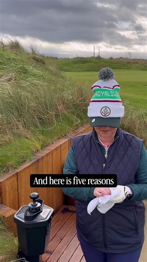 Do you keep your ball clean during your round? I always try to make sure my golf ball is clean during a round 🧼 Here’s why: 1️⃣ Keeps club grooves clear of dirt, mud and grass 2️⃣ Promotes better contact and a more consistent ball flight 3️⃣ Clean dimples help the ball travel properly through the air 4️⃣ Improves roll and accuracy on the greens 5️⃣ Makes it easier to identify your ball, I always use a pink sharpie mark on my ball so keeping it clean I can identify it easier. No miss hitting som