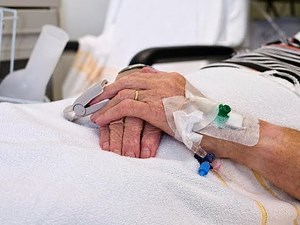 Dying patients 'should be offered water in final hours' - new guidelines
