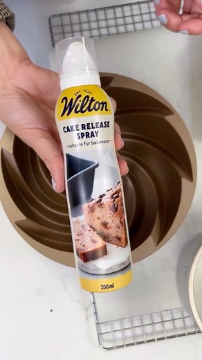 Baking a Bundt cake at Christmas is a popular tradition, often made even more festive with beautifully designed Bundt pans. 🎂 The secret to releasing the cake flawlessly from the pan is using a high-quality baking and release spray. Wilton Cake Release Spray helps your cakes, cupcakes, and bakes slide out effortlessly, with no tearing or crumbling. No more buttering, flouring, or lining pans. Just one simple, even spray = flawless results every time. The perfect addition to your assortment!🎄✨