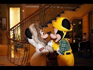 Mickey and Minnie character meeting kisses Disney Wonder