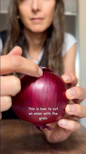 HOW YOU CUT AN ONION MATTERS ​⁠‪@cookingforpeanuts‬ With or against the grain? This is for all onion