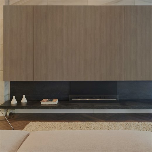 18 reactions | Las superficies inspiradas de madera ofrecen acabados con vetas y matices que aportan calidez y un estilo contemporáneo a cada espacio. Descubre más información en formica.com/es-mx #Formica #Superficiesdecorativas #Diseñointerior #Remodelacióncasa #Comercial #Residencial #Hogar | Formica de México | Facebook