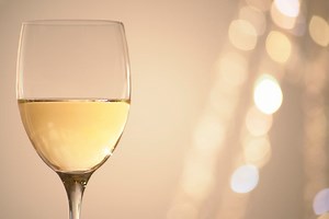 ソムリエ直伝！テイスティングとワイングラスの持ち方 [暮らしのマナー] All About