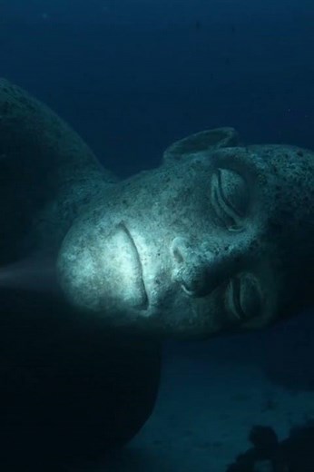 Deep Sea Diver Discovers Giant Human Statues & Corpses 🌊😱