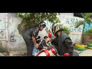 Lagi Jualan Kerupuk Anwar Diserempet motor Sampai Kerupuknya Hancur (1/4) - SIAP BOS!!!