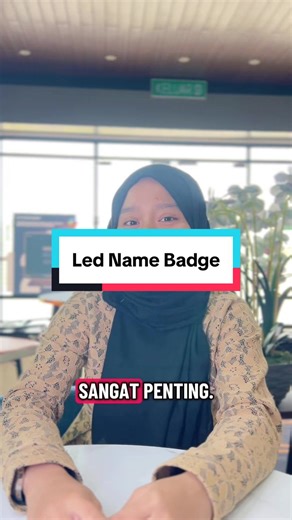 Nak tampil lebih profesional dan mudah dikenali? Gunakan LED Name Badge paparan nama yang terang, jelas dan boleh disesuaikan ikut keperluan anda. ✅Boleh tukar nama/jawatan bila-bila masa ✅Paparan LED terang & menarik perhatian ✅Sesuai untuk event, pameran, kedai & sekolah ✅Rechargeable & mudah digunakan Tak perlu cetak banyak kali. Satu badge, boleh guna berulang kali. Nampak lebih moden, lebih eksklusif, lebih standout. #lednamebadge #aredutech #fyp