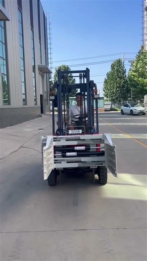electric forklift attachement：Bale Clamp Lifter forklift#forkliftattachment #attachments