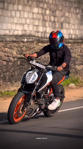 ɴɪᴋᴇꜱʜ || ᴛʜᴇ ʙɪᴋᴇʀ || on Instagram: "ʜᴇᴘᴘʏ ᴋɪʀᴜᴍᴀꜱ 💃🏻🕺🏻 Stayturned - @_nike_foxy . . . . #ktm #duke390 #ktmrc200 #ktmindia #rc200 #ktmholics #ktmkerala #ktmfamily #ktmpassion #ktmofficial #dukeofficial #autolougedesign #bikergram #100kmphofficial #alcrew #wearthespeed #jeevanullapage #pdarmy #motoholicsofkerala #superbikes #superbikesindia #superbikeskerala #bikesofindia #bikersofinsta #ridersofindia #ridersofinsta #instadaily #picoftheday @autologuedesign @automotivesofkerala motoholicsofk