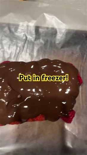 How To Make Raspberry Chocolate Bark!! #baking #chocolate #raspberry