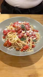 9K views · 388 reactions | Spaghetti al “Picchio pacchio” a modo mio Ingredienti • Pomodorini • Aglio • Basilico • Spaghetti • Caciocavallo grattugiato • Olio extravergine d’oliva • Sale • Pepe Per il procedimento.. Guardate il video  . . . Www.laselezionedifrancescobalsamo.it | Azienda Balsamo Francesco | Facebook