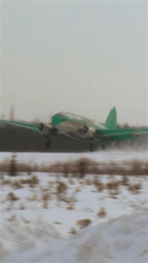 Young Pilot Struggles To Land 30,000LB Plane! #icepilots #aviation #shorts