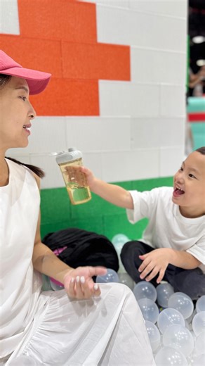 陳瑋薇 Christy on Instagram: "- 一早就被可愛爆擊❤️ 爸爸聽的辛苦都值得了"