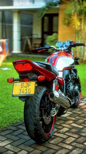 Exploring the CB400SF and its Features