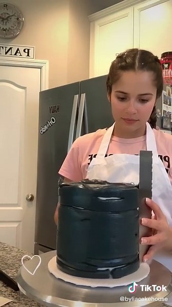 DIY Graduation Cake Tutorial