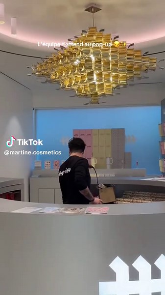 L'équipe Martine t'attend au pop-up, en ce Black Friday ! Ouverture exceptionnelle jusque 22h!✨😏