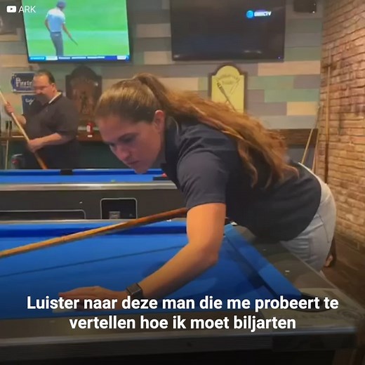 649K views · 924 reactions | Jessi Campos is een professionele en ervaren biljartspeler die onmogelijke trucs aan het oefenen was in haar favoriete bar. Maar zonder dat iemand het haar vroeg, benaderde een man haar en begon haar "advies" te geven over hoe ze het moest doen. Een typisch geval van "mansplaining" dat de atleet verblufte, die verre van overstuur was door de situatie, maar de betweterige man uiteindelijk een lesje op de pooltafel gaf. | Positief | Facebook