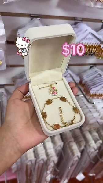 Combo Hello Kitty: Pulsera, Cadena y Cajita