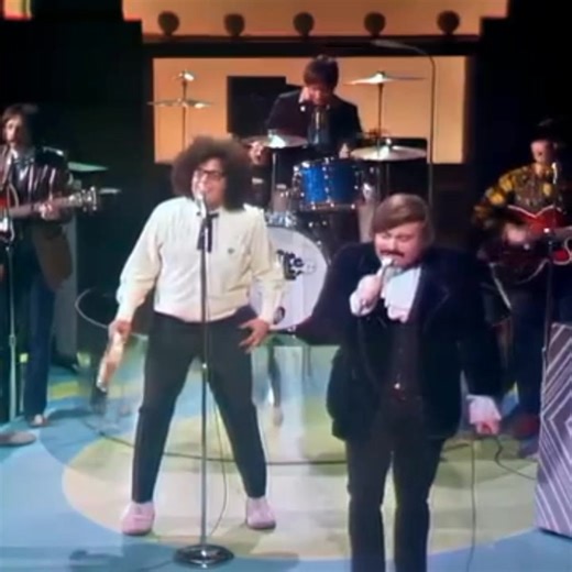 fb.com/stars THE TURTLES " E L E N O R E " (1968) | Agus Prasetyo