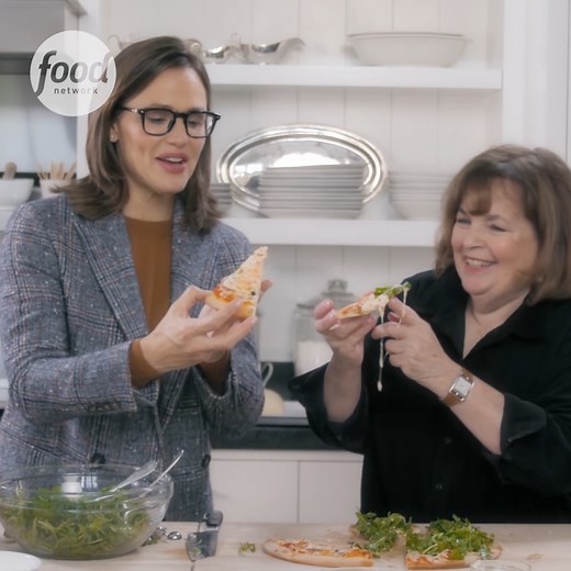 Ina Garten brings the dough, Jennifer Garner brings the sauce…and we get an STUNNING pizza! 🍕💃 #BeMyGuestWithInaGarten | Food Network UK
