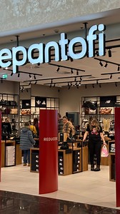 WINTER SALE la ePantofi ❄️👟 Reduceri la încălțăminte și accesorii pentru întreaga familie – branduri cunoscute, stil actual și confort garantat. Te așteptăm în ePantofi, la Iulius Town Timișoara, să profiți de ofertele speciale de iarnă și să începi anul cu pași siguri și bine aleși. 📍 Demisol, Iulius Town | Iulius Town Timisoara