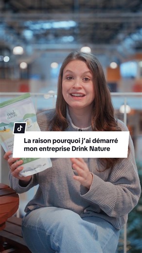 J’ai commencé à développer des problèmes de santé en consommant certaines poudres de protéines sur le marché 🤒 C’est ce qui m’a donné l’élan de créer mon entreprise. J’avais besoin de savoir exactement ce que je mettais dans mon corps. Je voulais une poudre de protéines simple, clean, et surtout qui se mélange bien, sans compromis. Je cherchais aussi une option vraiment saine, que je pourrais utiliser dans des recettes adaptées à toute la famille. J’ai envie de fonder ma propre famille un jour,