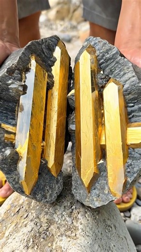 Golden Crystal Towers Hidden Inside a Natural Stone Geode 🧡🔥🔥 #cryatals #gold