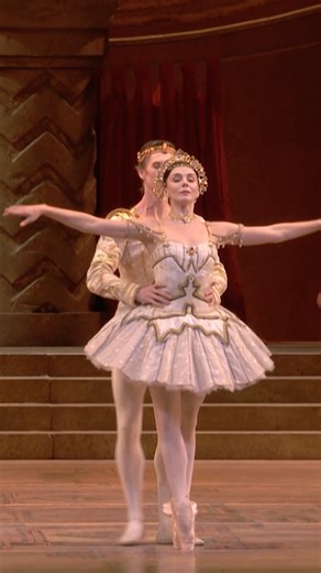 A flourish of imperial brilliance 🩰 Act III of Raymonda brings Petipa’s classical world into sparkling focus, with the pas de deux unfolding in a glow of regal poise and precise artistry. Glazunov’s lilting score adds warmth and splendour, shaping a finale that glitters with triumph and classical charm. 🎥 Natalia Osipova and Vadim Muntagirov | Royal Ballet And Opera