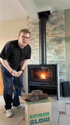 3.1K reactions · 378 shares | Utilisez-vous bois de chauffage ou des bûches compressée? Vous devriez essayer nos EmberGlow briquettes de nuit ! Ne vous inquiétez pas, vous pouvez également les utiliser en journée ! Elles offrent de nombreux avantages par rapport aux autres combustibles ligneux. Commandez maintenant pour les essayer vous-même! | Bioenex France | Facebook