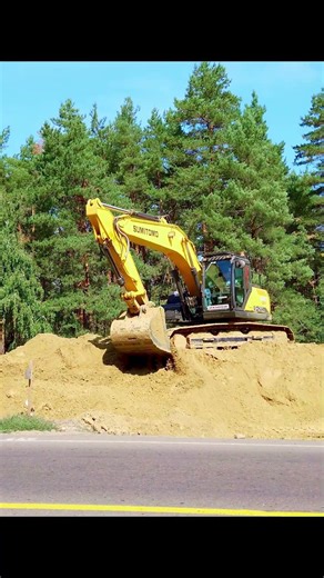 Sumitomo SH 210 excavator