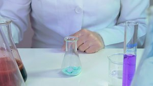 Chemical reaction that causes acid - Free Stock Video