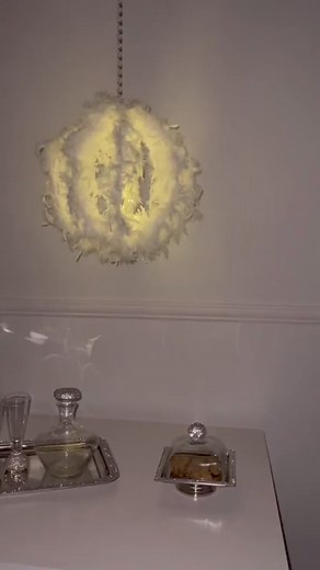 ✨DIY Feather Chandelier ✨ - Night light #DIY #crafts #diycrafts #diyideas #glamdiy #craftideas #craftymom #diyhomede | Serene Ambience