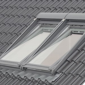 Uansett om du ønsker å oppgradere dine takvinduer til en elektrisk eller intelligent løsning, har vi gjort det enklere for deg med vår 2-trinnsguide🌱 Kom godt i gang her👇 | VELUX