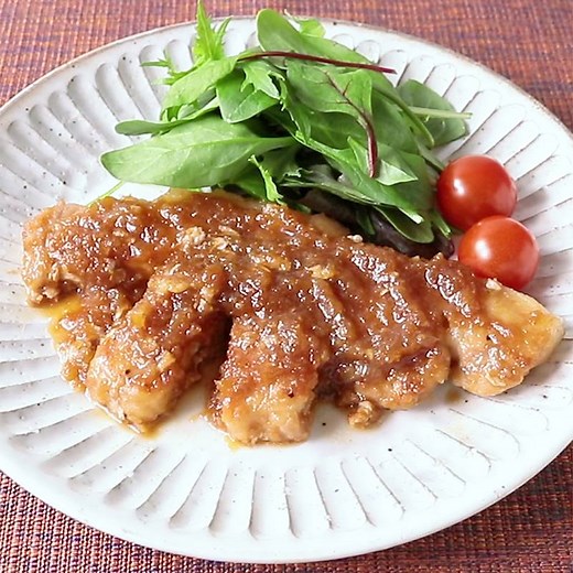 玉ねぎたっぷり和風醤油ソースの四日市トンテキ風 作り方・レシピ | クラシル