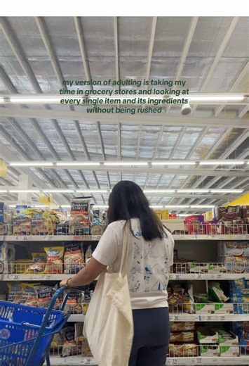 As an adult who just started her career and pays for her own bills, I really take my time when buying groceries. What really helped me was writing all the things I needed to buy before going out. I write it on my notes app and rely on it when I’m in the grocery store/wet market. Really, really helpful especially when you’re in a rush and when you’re budgeting! 🤑 — #fyp #fypage #fypシ゚ #groceryshopping #shopping #adulting #adultingph
