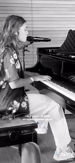 Nouvelle chanson de Maëlle à écouter ABSOLUMENT: « En attendant » disponible sur toutes les plateformes❤️‍🩹 je vous jure les paroles, la voix et toute l’émotion qui s’y degage: pfioooou. @maëlle.off #maëlle #enattendant #newmusic #pourtoi #enattendantmaelle #àvosreprises #fyp #emotion #wow