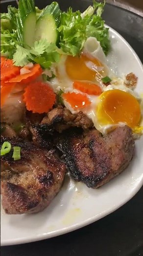 Com tam(broken rice with grilled pork chops)