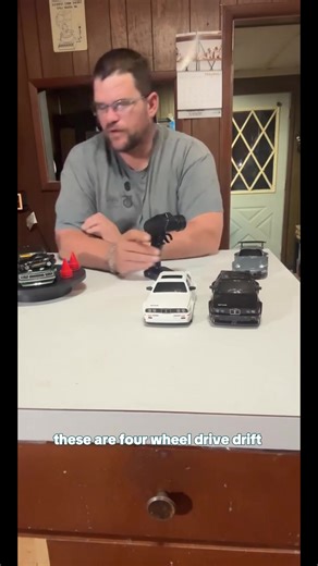 1:24 Scale Remote Control Drift Car - 2.4GHz 4WD RC Drift Car with LED Lights & Tires - Remote Control Racing Car, Perfect Birthday Gift for Kids