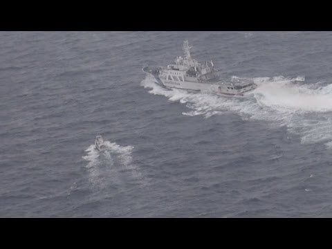 猛スピードで漁船追う 中国監視船、緊迫の領海