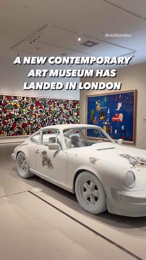 This is Moco Museum London’s newest art museum by Marble Arch, home to three floors of modern, contemporary, digital and immersive works of art 🎨 There’s three unique permanent exhibitions to explore featuring iconic modern masters, vibrant pop art, exciting street art and innovative digital art. Discover an impressive collection of over 100 artworks from well-known artists such as Banksy, Damien Hirst, Yayoi Kusama, Andy Warhol and so many more. Moco is also showing a headline exhibition of in