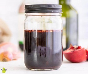 Homemade Pomegranate Balsamic Vinegar (4 ingredients)