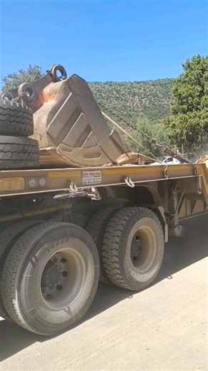 Part 1 of a Hitachi excavator repair job!! #heavymachinery #heavyequipment #plantmachinery #work #repair #excavator #millingmachine #lathe #welding #reels | Farmyard Engineering videos