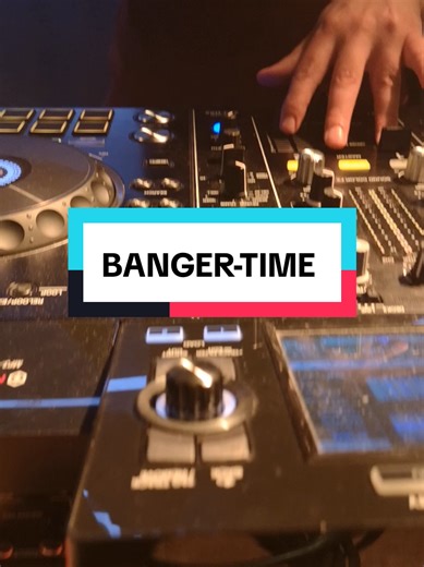 kennt ihr das, wenn man mit bestimmten Songs besondere Momente, Menschen oder Situationen verbindet? genauso geht es mir bei diesen drei Songs: irgendwie läuft bei jedem einzelnen ein Film vor meinem inneren Auge ab. Wenn Songs so etwas schaffen, ist das unbezahlbar. was ist euer Favorit und was verbindet ihr mit den Songs? . #electronicmusic #dj. #deephous. .