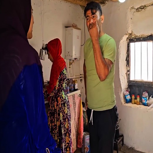 The engineer arrives to build the villa’s framework, and the grandmother thanks the Muslim workers | Nomad Shows