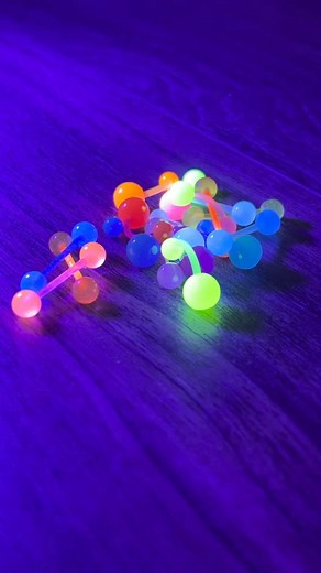 ✨ Acrylic Bioflex Glow-in-the-Dark Barbell Pack (20 Pieces) ✨Add a glowing touch to your piercing collection with the Acrylic Bioflex Glow-in-the-Dark Barbell Pack from BodyJewelry.com | Luxe Modz! This pack is all about versatility and comfort, featuring high-quality, flexible Bioflex material that glows in the dark. Whether you’re into curved or straight barbells, this set has what you need to make your piercings pop.What’s included: 💎 10 Curved Barbells – Ideal for belly button piercings.💎 
